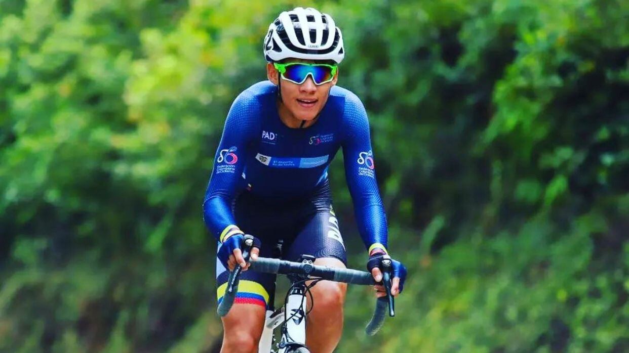 Jorge Marín, ciclista y campeón panamericano, rifa un pollo asado para poder competir