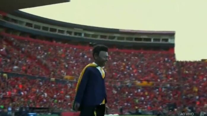 Maniquí de Pelé Gigante debido a homenaje en el Sport Recife - Retro