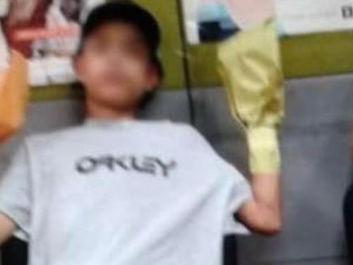 ¿Por qué le pusieron bolsas de papel en las manos al niño sicario cuando lo capturaron?