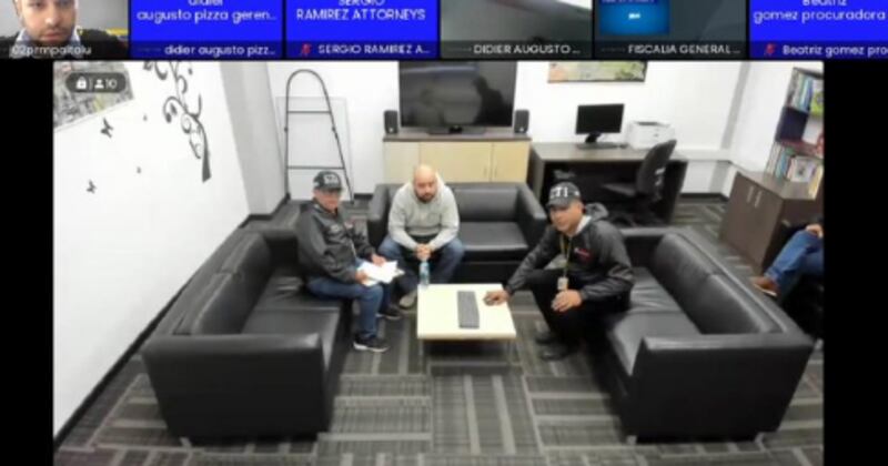 El coronel de la Policía colombiana Benjamín Núñez, implicado en el asesinato de tres jóvenes el pasado 25 de julio en el departamento caribeño de Sucre, llegó a Bogotá en un vuelo comercial tras haberse entregado en México el viernes, informaron este sábado las autoridades.