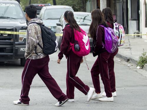 Adolescente de secundaria es herido con un arma de fuego por otro estudiante