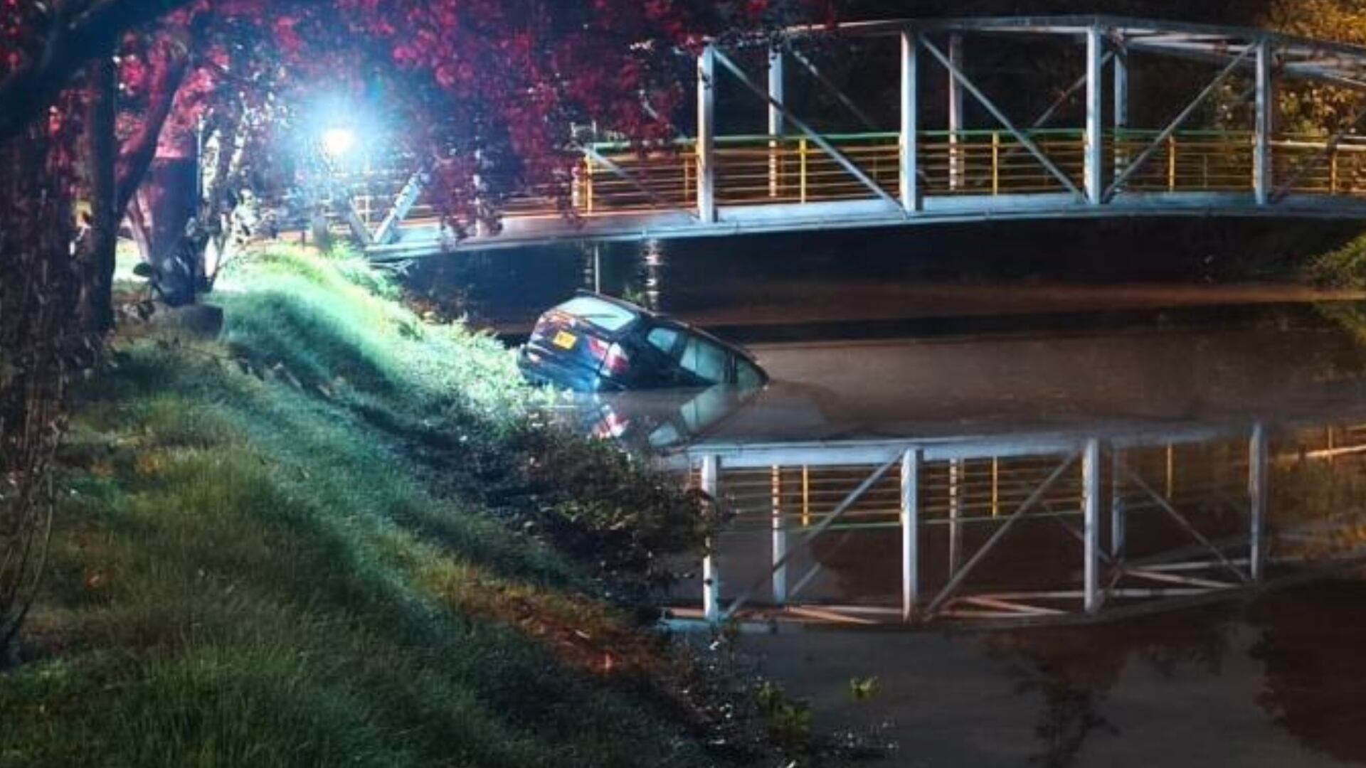 Accidente en un caño de Suba - Foto: Captura de la transmisión de la noticia en CityTV tomada el 14 de octubre del 2025