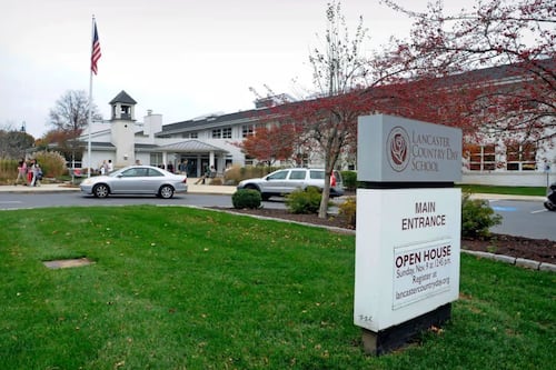 Adolescentes crean más de 350 imágenes falsas de desnudos con IA y desatan escándalo escolar