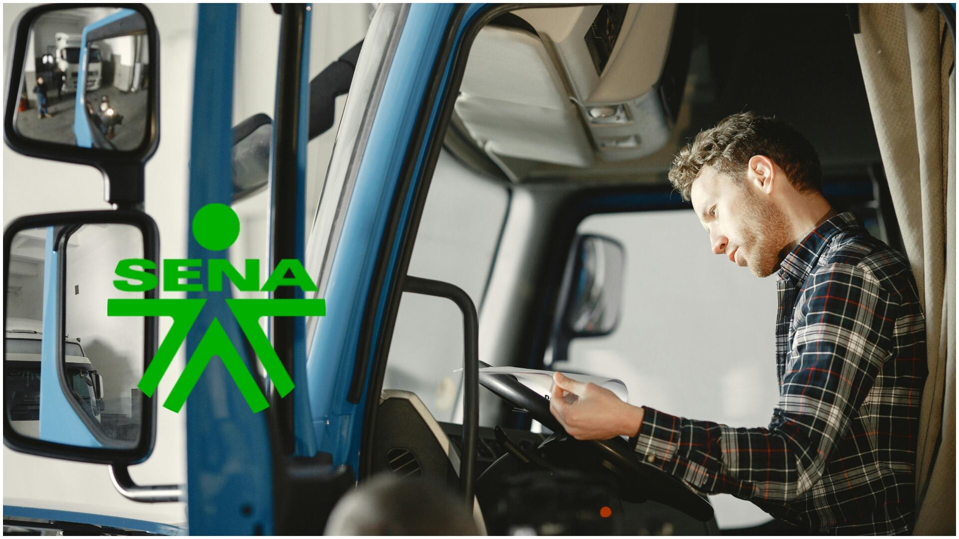 Empleo para conductores en Bogotá a través del SENA: sueldos hasta 2 millones, ¿cómo aplicar? (Pexels y logo de SENA)