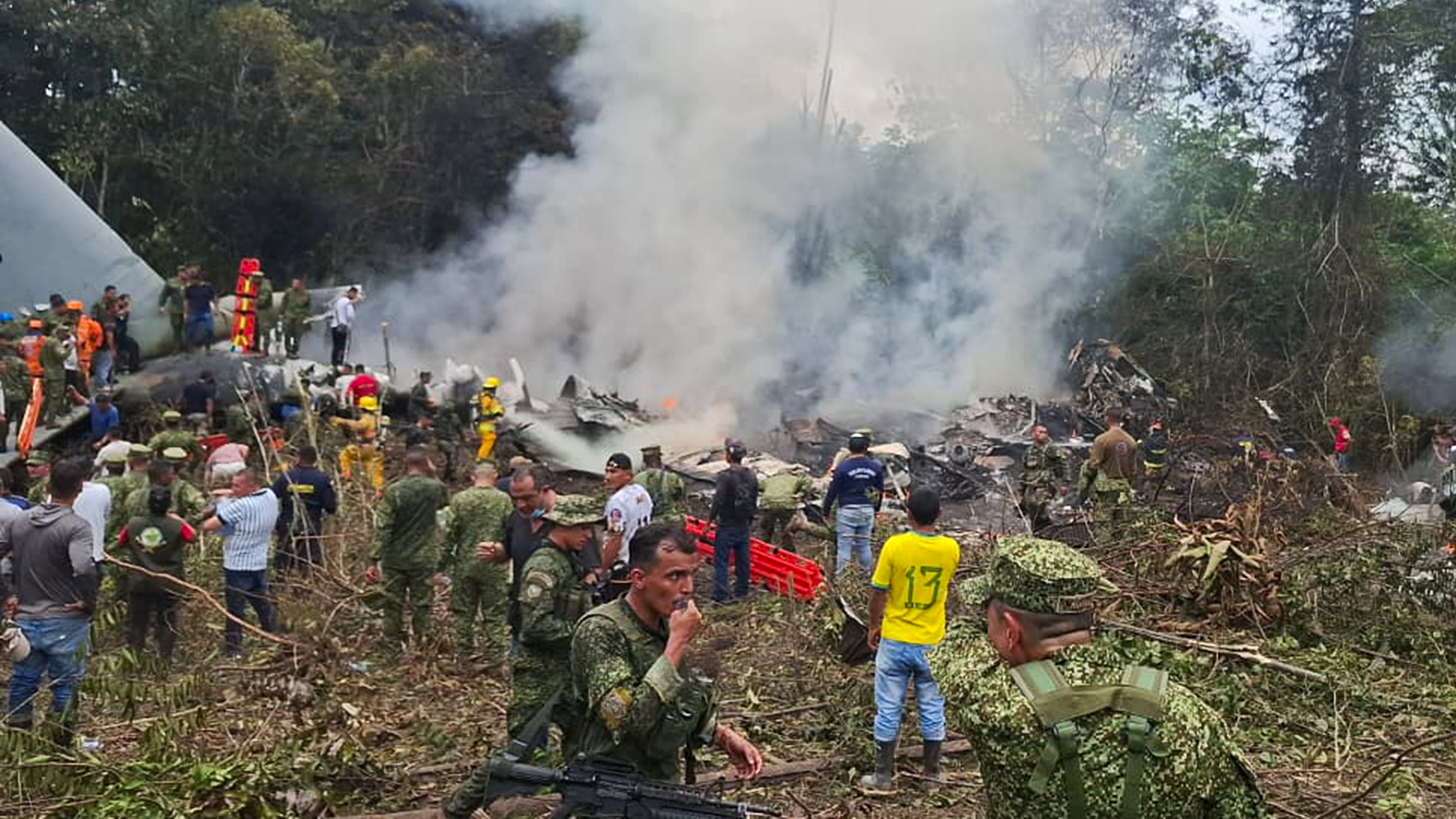 Confirman al menos ocho muertos y 83 heridos en accidente de avión militar en Colombia