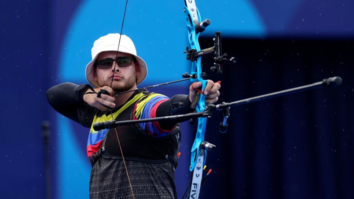Santiago Arcila logró vibrante avance en el tiro con arco de los Juegos Olímpicos