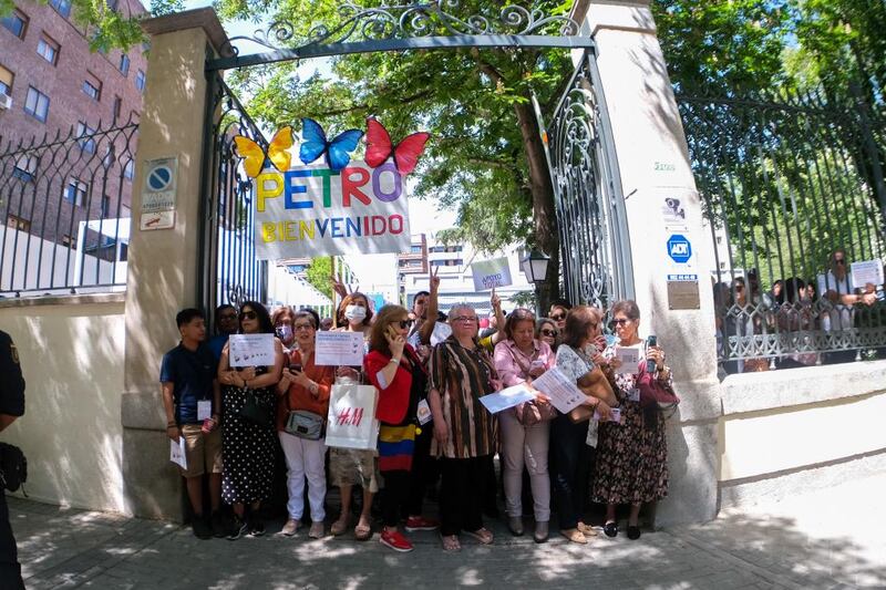 Colombianos recibieron a Petro en España este 2 de mayo de 2023