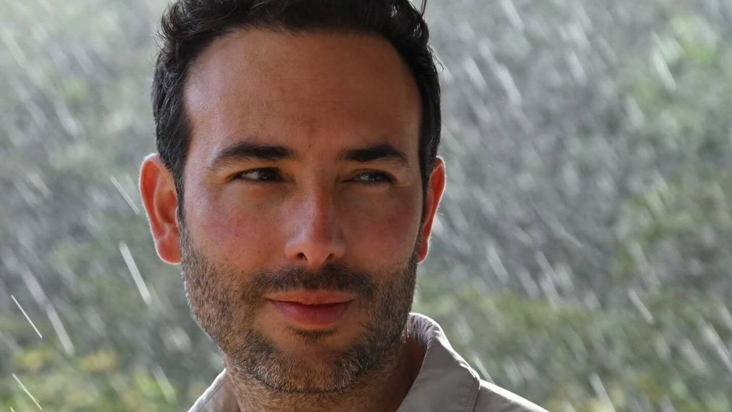 El actor Sebastián Martínez aseguró que viajará a México tras el anuncio de Netflix por lo que volverá a ser Emiliano Lobo en la serie de Leonardo Padrón.