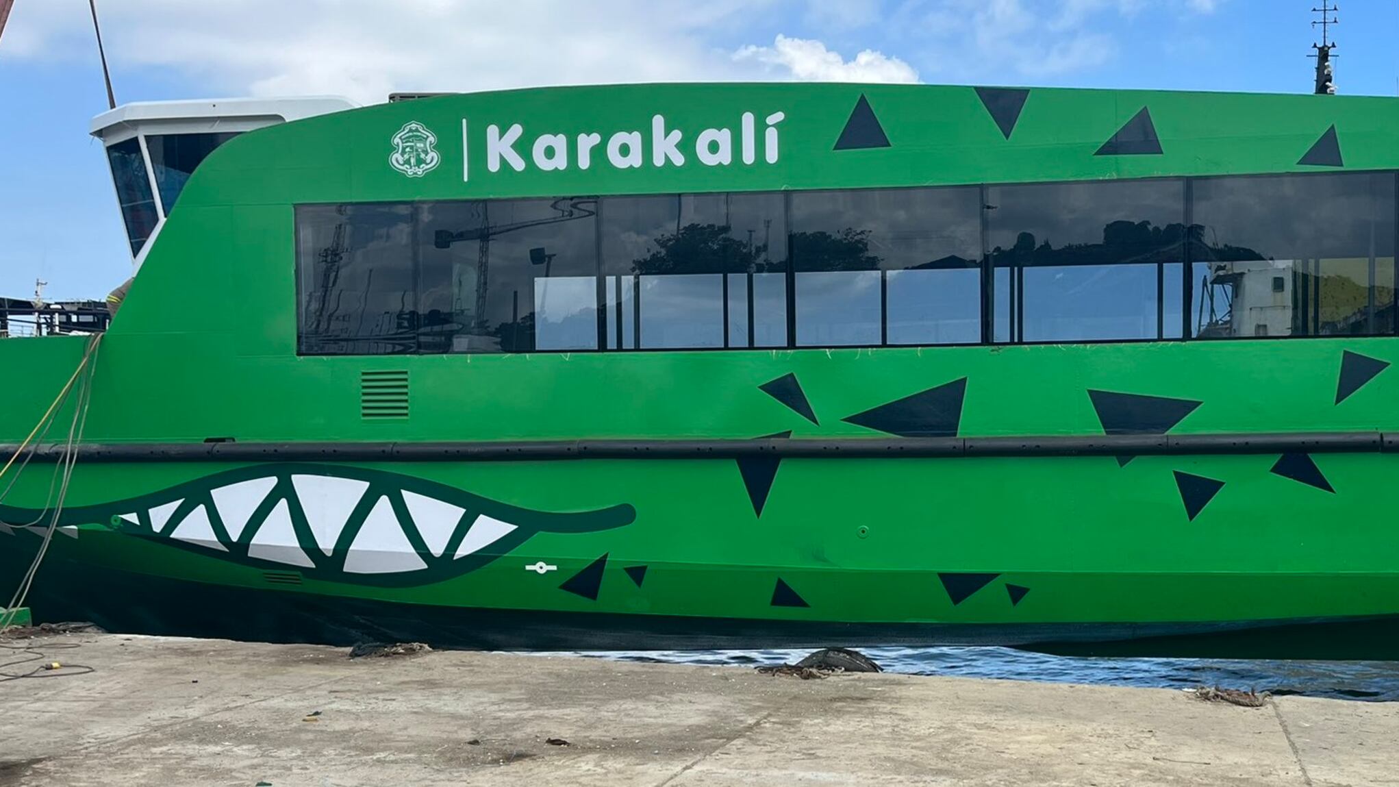 Embarcación del RioBús en Barranquilla.