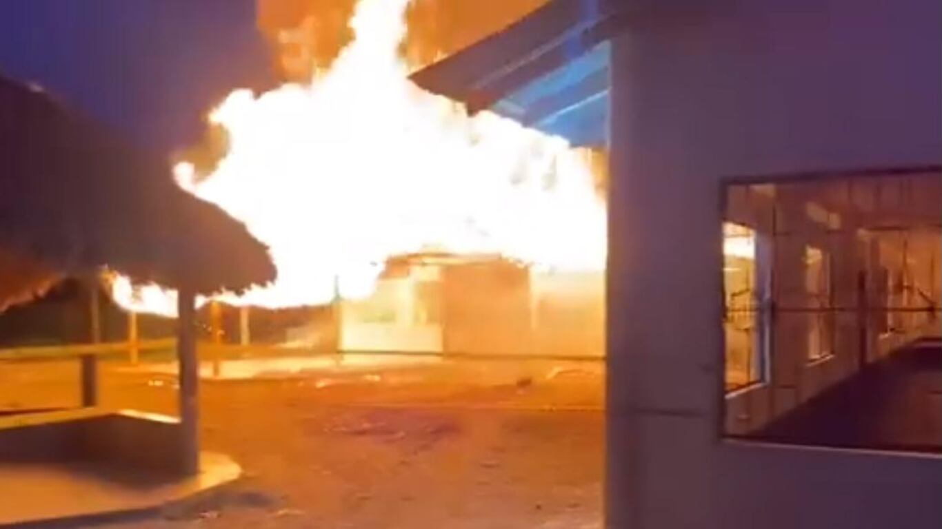 Incendian kiosko con material electoral en Valencia.
