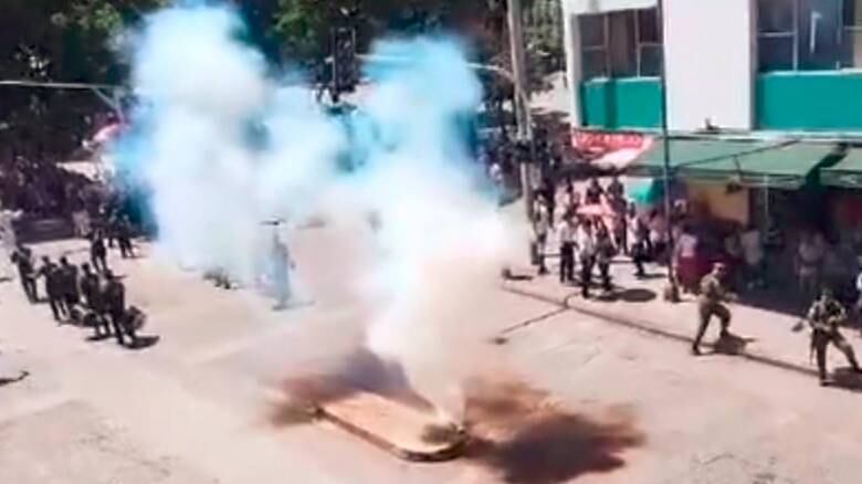 Momento de la explosión de una granada con un extraño gas en Andes, Antioquia.