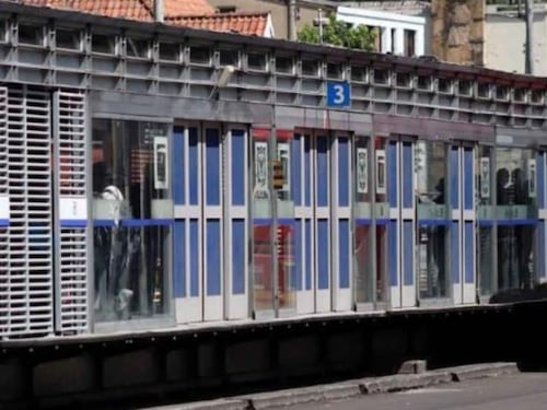 Por la caída de un árbol hay dos estaciones de TransMilenio sin servicio: las fuertes lluvias generan caos vehicular