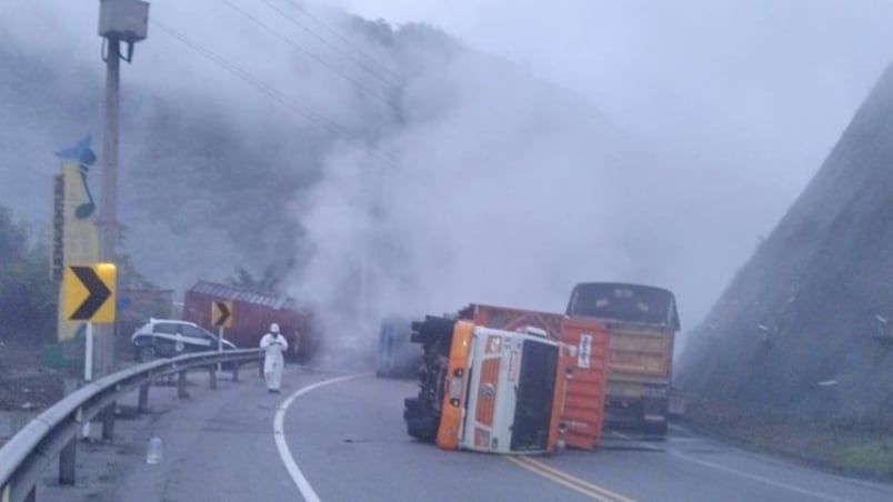 Grave accidente derrame de ácido clorhídrico vía al mar en Buenaventura