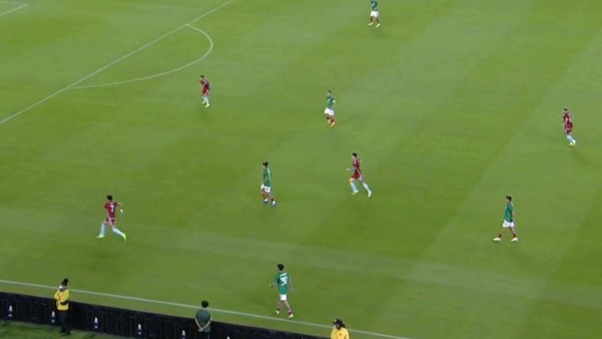 Hinchas de la selección Colombia sobre el uniforme usado en el partido contra México