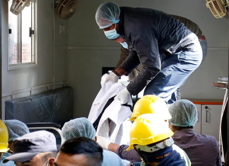 Accidente aéreo en Pokhara: traslado de los cuerpos a Katmandú para la autopsia