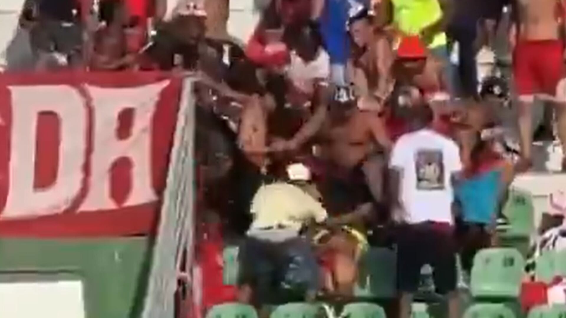 Hinchas intentaron linchar a un hombre antes del partido entre América de Cali y Alianza