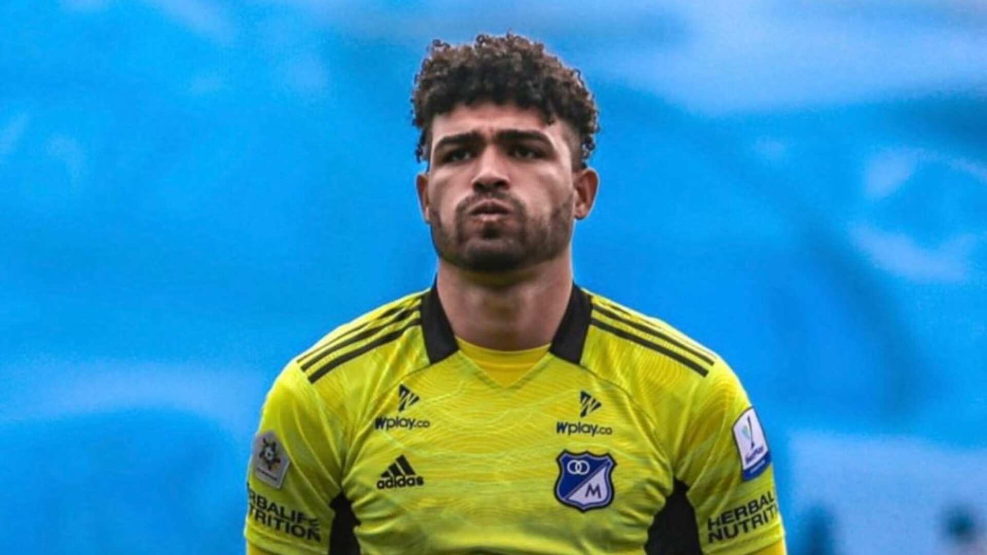 Hincha de River Plate burlándose de Álvaro Montero por ser colombiano