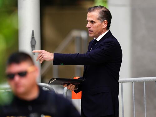 Hijo del presidente Biden es declarado culpable por tres cargos en un juicio federal por armas