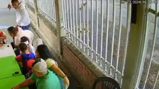 Una familia completa fue víctima de un robo en las Canchas Panamericanas de Cali.