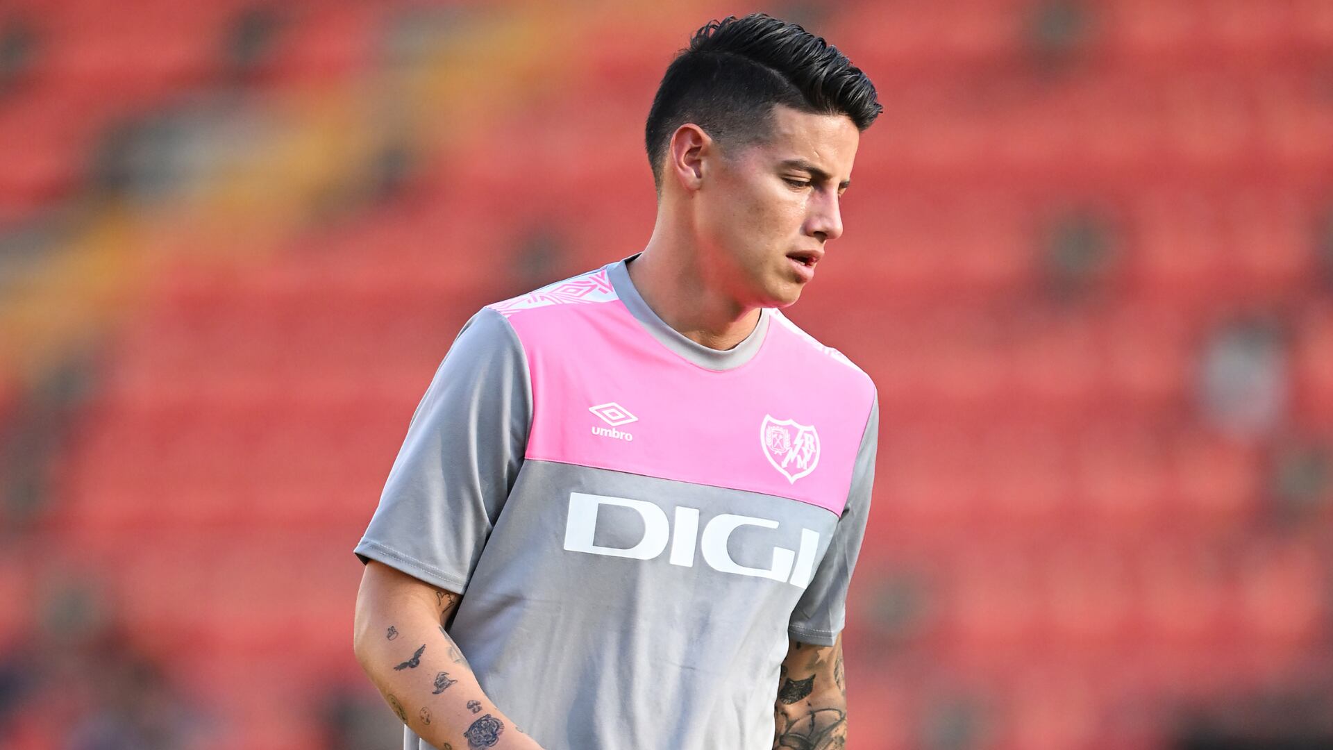 Alcanzaron a grabar la reacción de James Rodríguez en el primer gol de Rayo Vallecano vs Barcelona