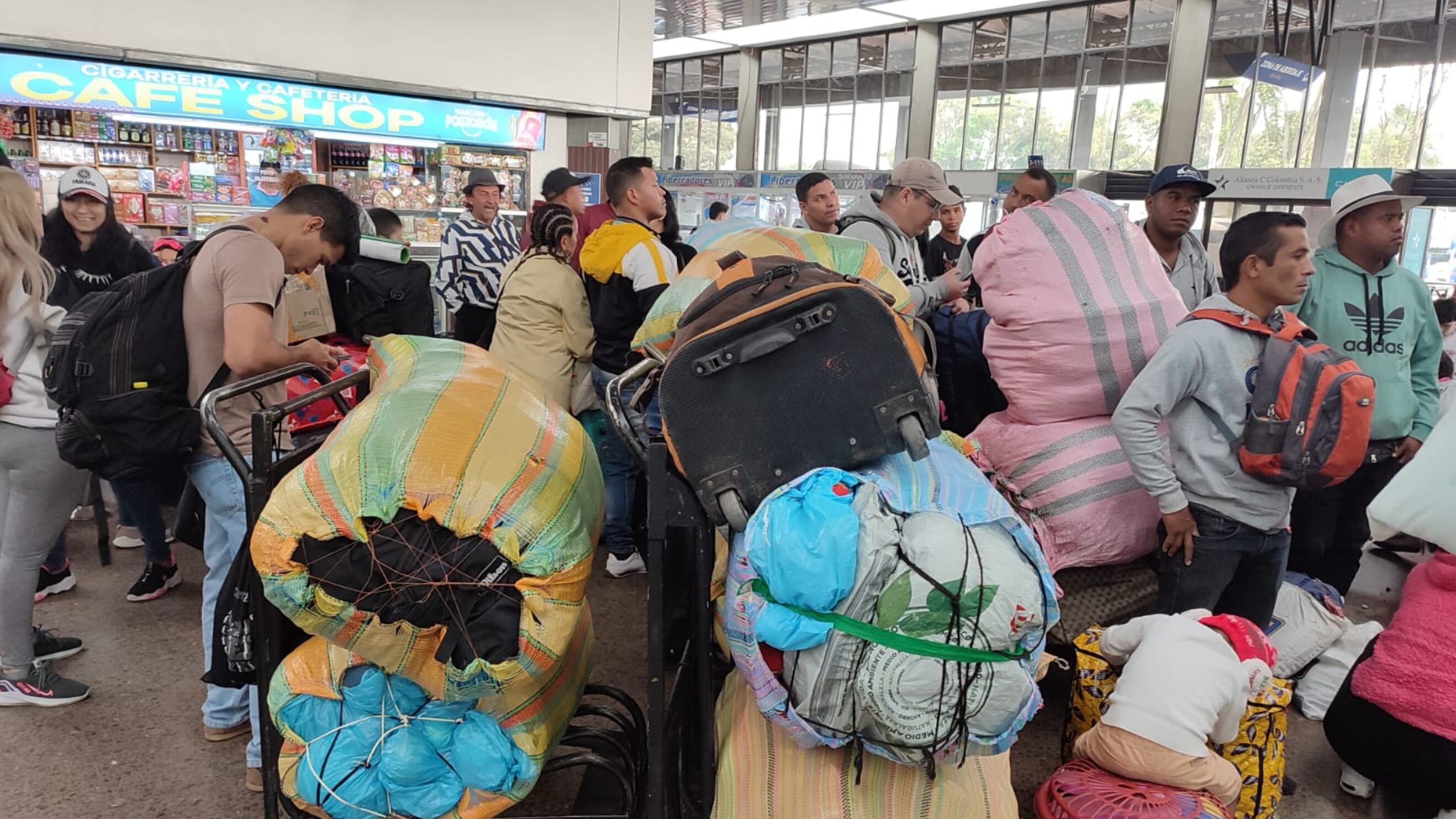 Carga sobredimensionada en Terminal de Transporte