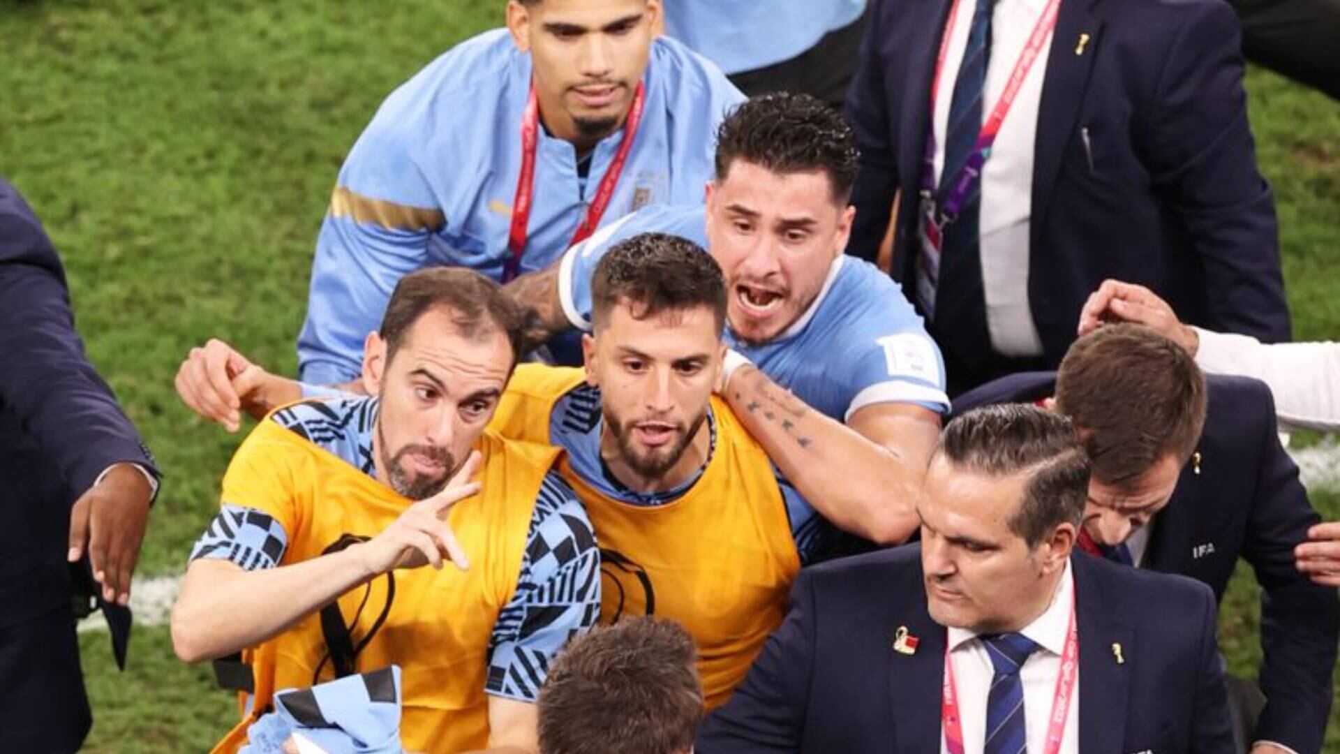 José María Giménez le pegó un codazo a directivo de la FIFA