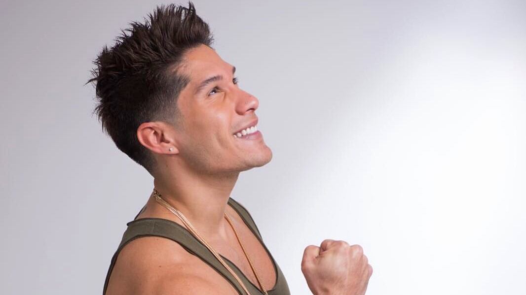 “Gracias a todos mis amigos y colegas por el concierto… No pueden faltar”