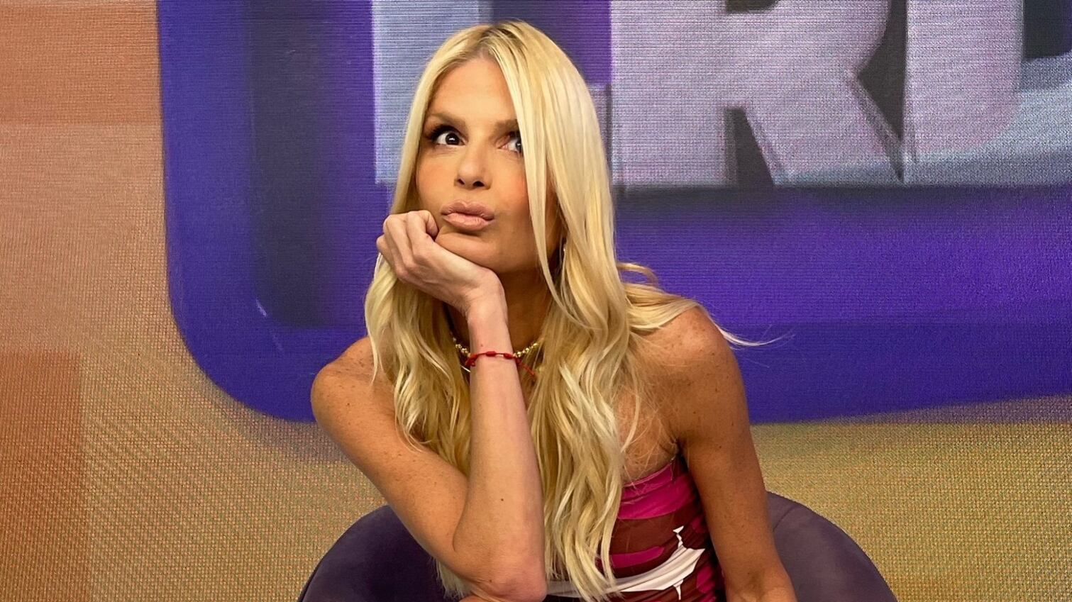 La presentadora Mar Méndez no se quedó callada y cuestionó las palabras del hombre indicando que esa no era la manera.