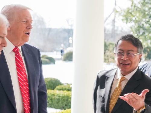 El presidente Petro dio por terminada su visita a Estados Unidos con honores militares y ya está en territorio colombiano