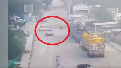 Foto del video de la emboscada contra el gerente de Riverport en Barranquilla: uno de los atacantes fue abatido.