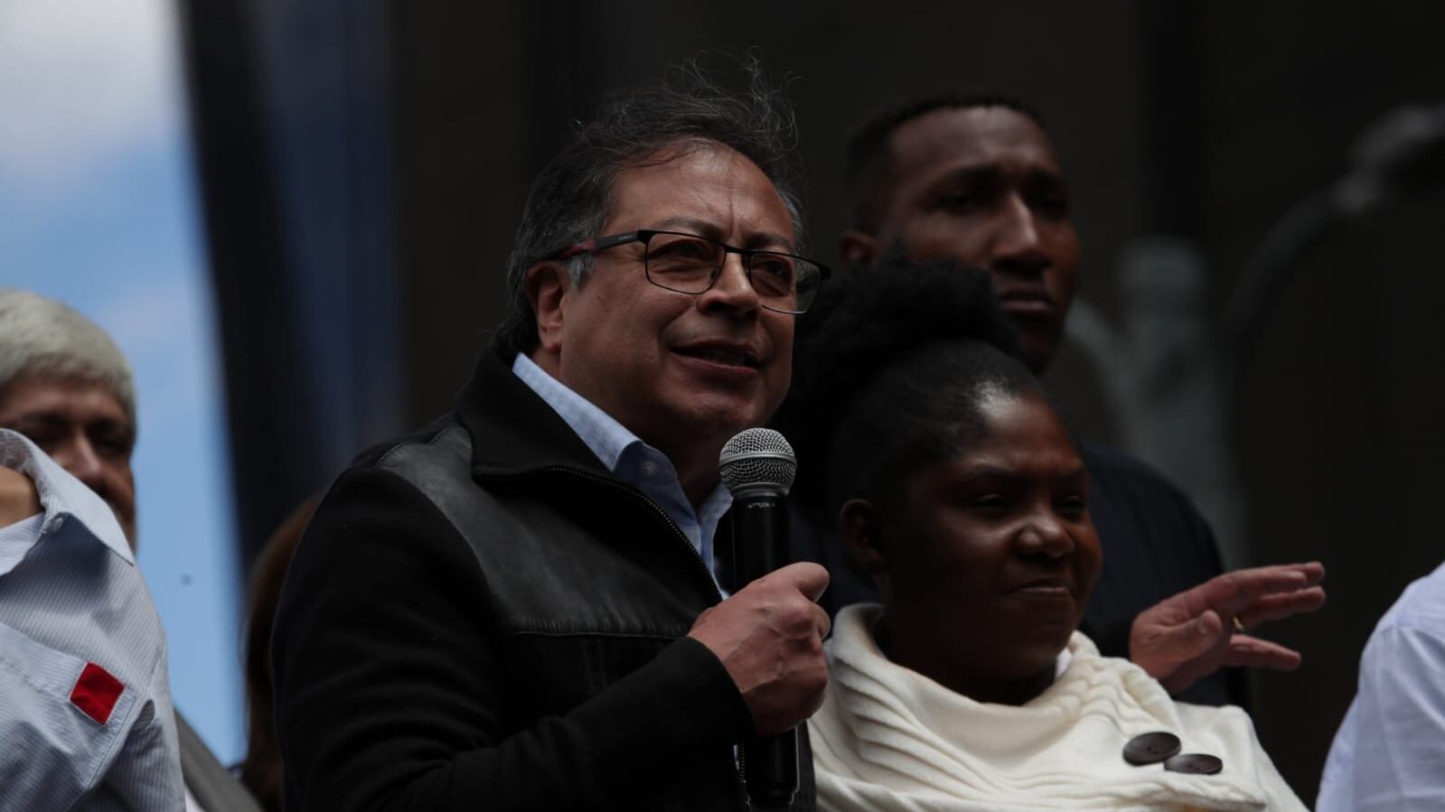 El presidente Gustavo Petro habla en la Plaza de Bolívar de Bogotá en la marcha del 7 de junio de 2023.