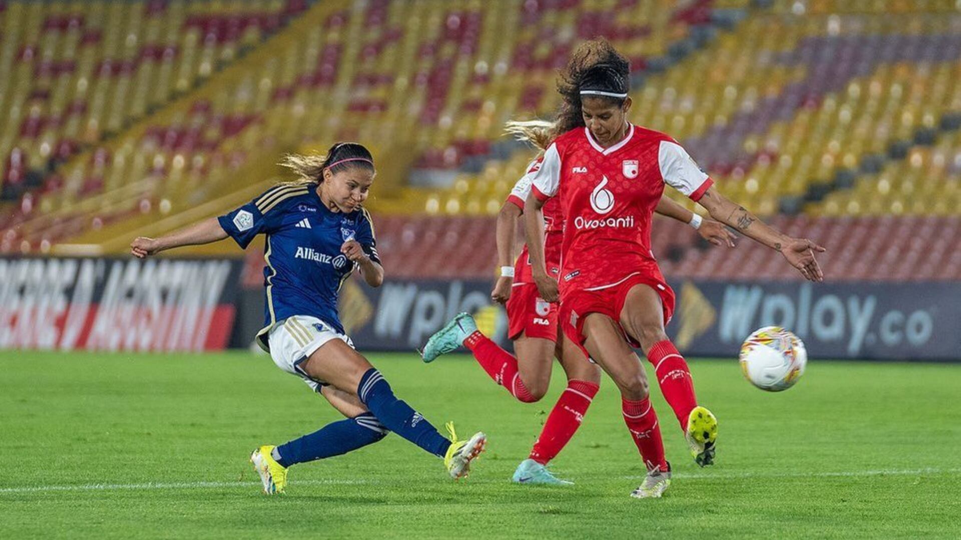 Jugadora de Santa Fe terminó expulsada porque buscó pelea en el clásico contra Millonarios.