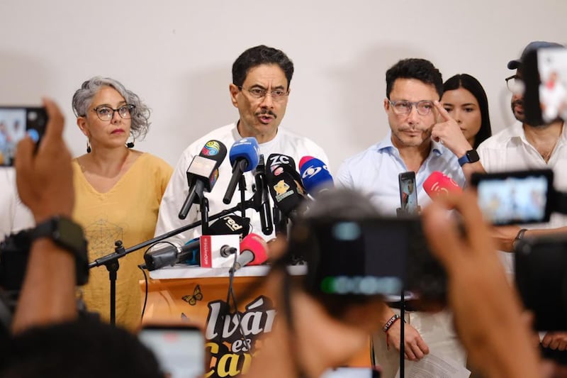 Otro candidato presidencial se bajó de su aspiración para apoyar a Iván Cepeda: ¿quién es?