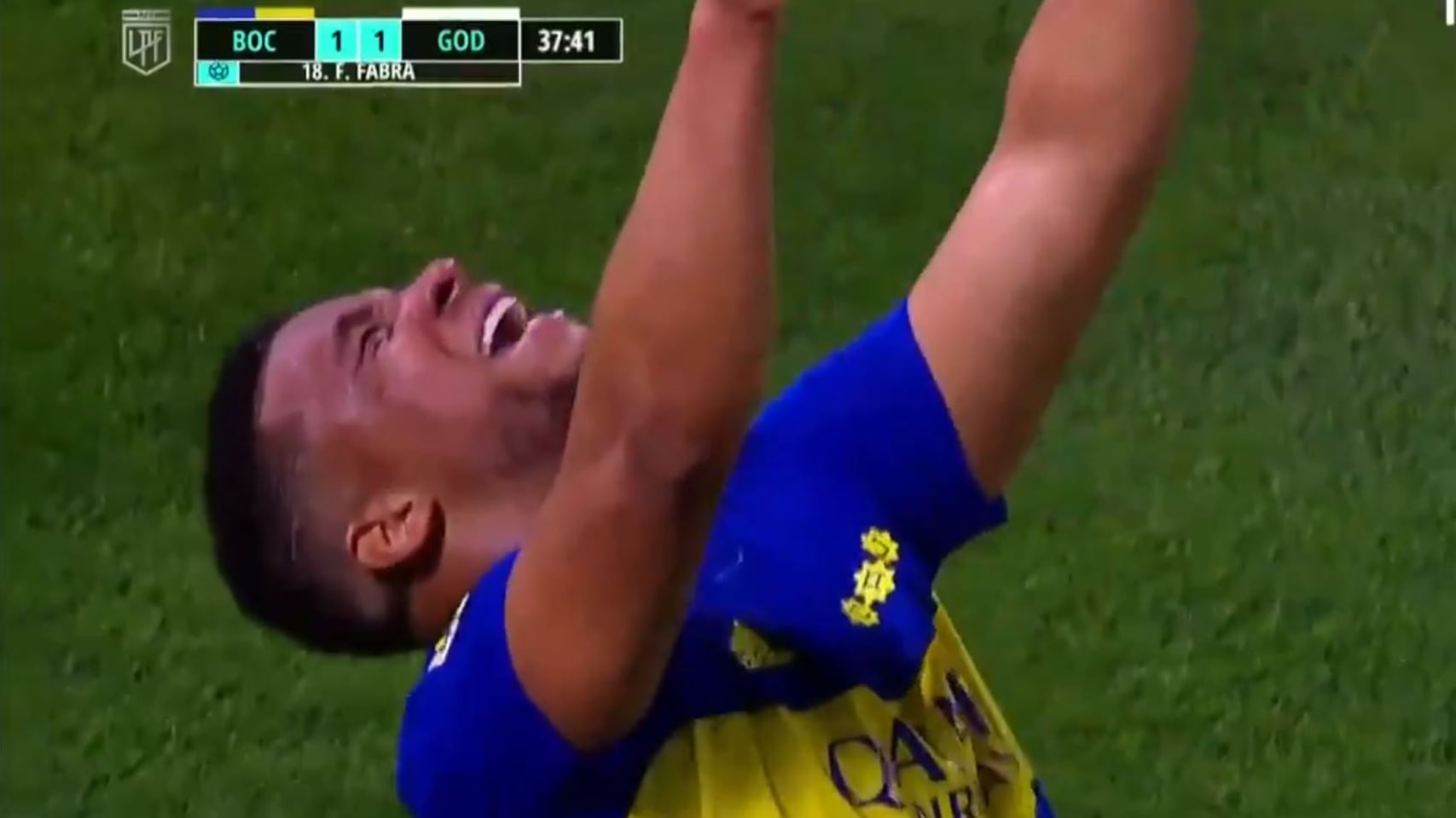 Frank Fabra pecó, rezó, anotó y empató para Boca Juniors en Argentina
