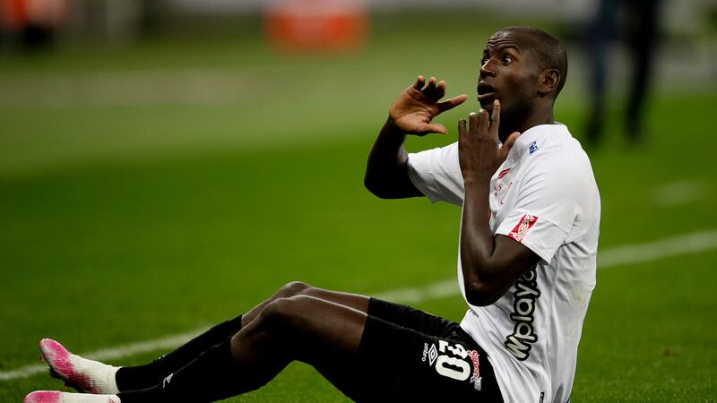 ¿Próximo destino? Vieron a Adrián Ramos en el Atanasio Girardot hablando con un futbolista de Medellín