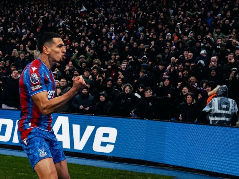Daniel Muñoz llegó a 100 partidos con Crystal Palace y en Inglaterra se rindieron ante él