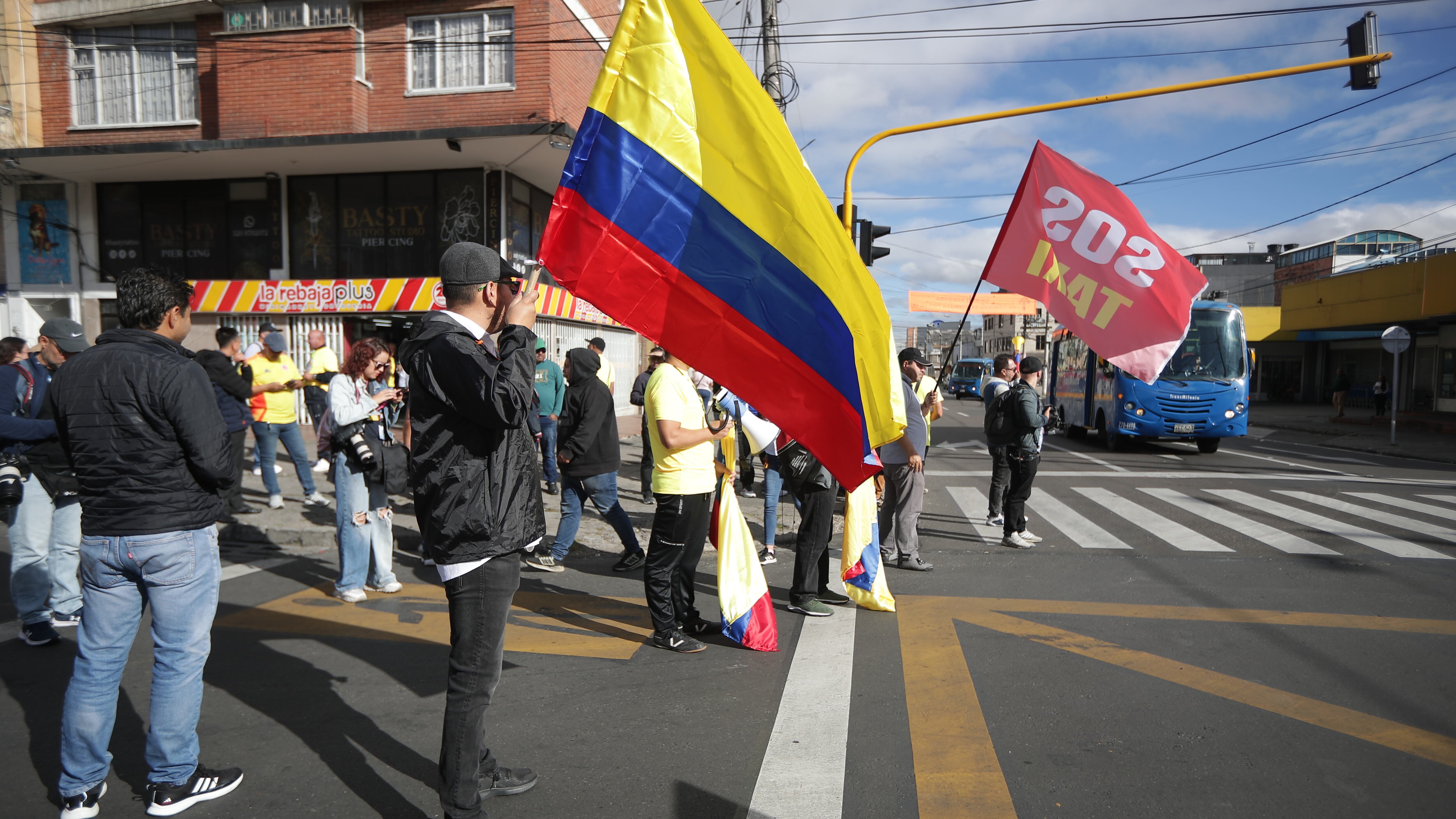 Taxistas de la capital marcharon generando tranco es en los principales accesos de Bogotá, el 23 de julio de 2024.