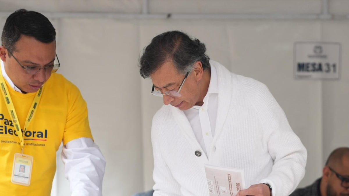 “No vote por su verdugo”, presidente Petro lanzó fuerte mensaje, luego de asistir a votar