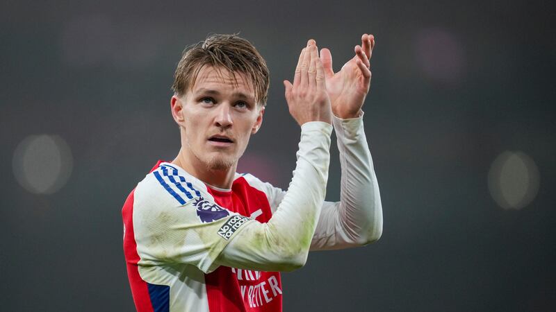 Arsenal se reforzó con defensor central colombiano que buscará pelear la titular