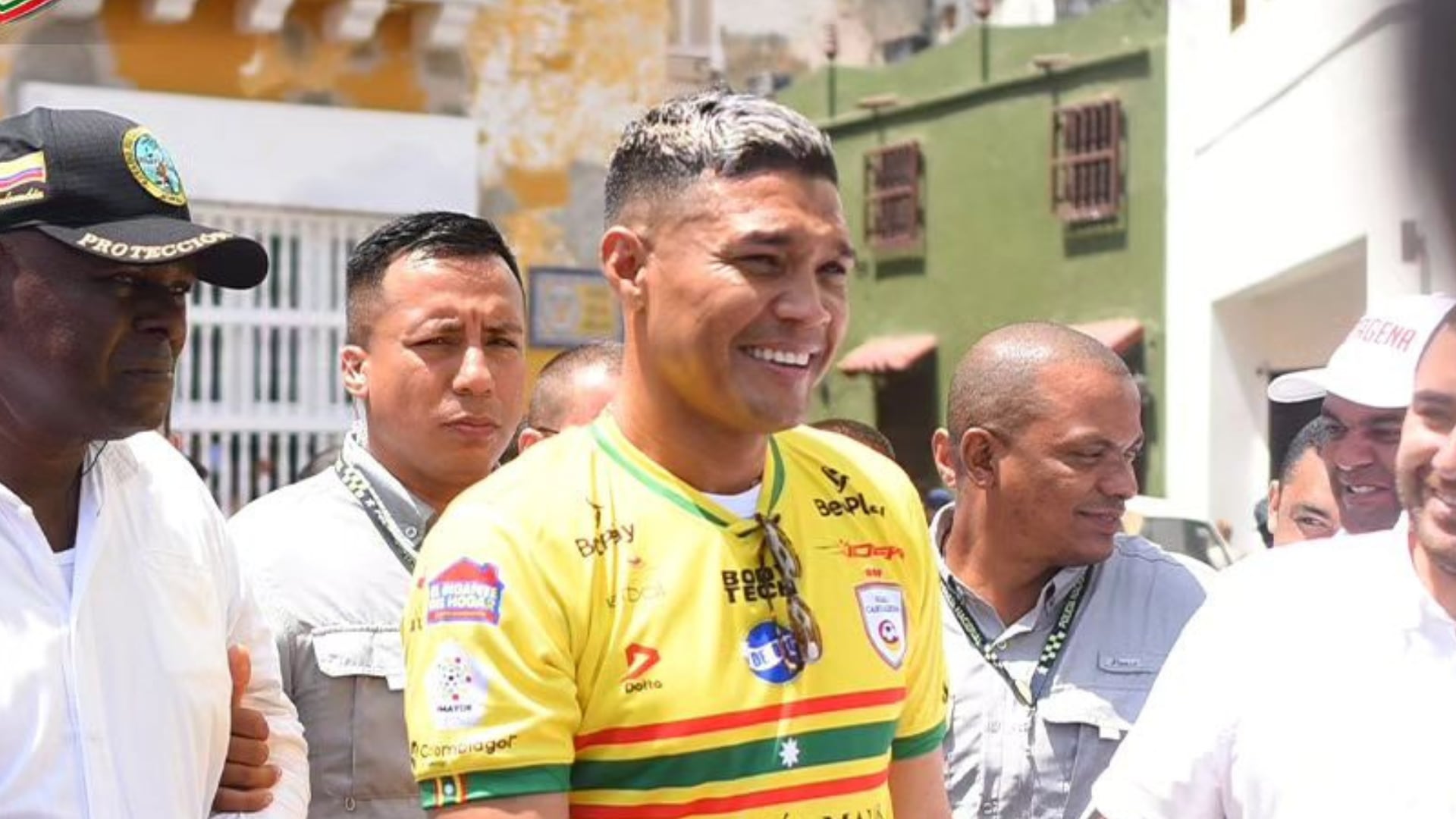 Teófilo Gutiérrez repartió plata entre los hinchas del Real Cartagena