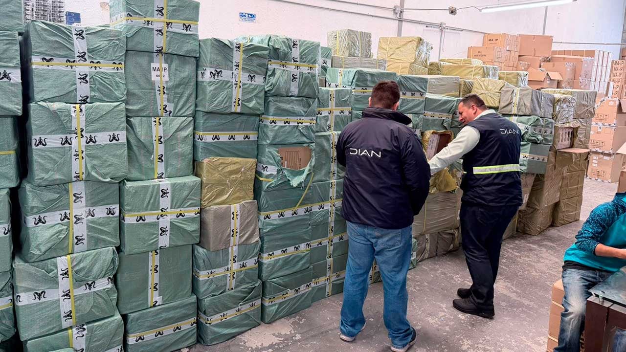 Golpe al contrabando: la Dian incautó en Medellín 40 mil accesorios para vehículos valorados en $500 millones