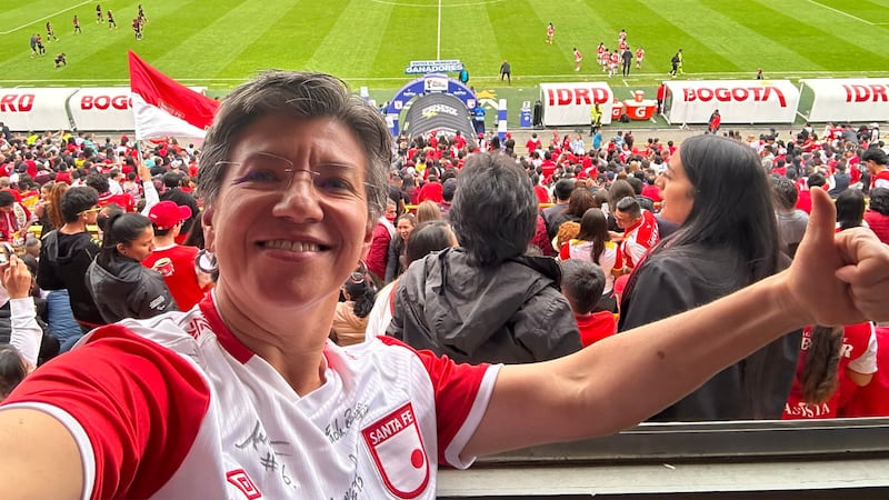 Un ídolo de Santa Fe que sueña con meterse en la política le ‘coqueteó' a Claudia López