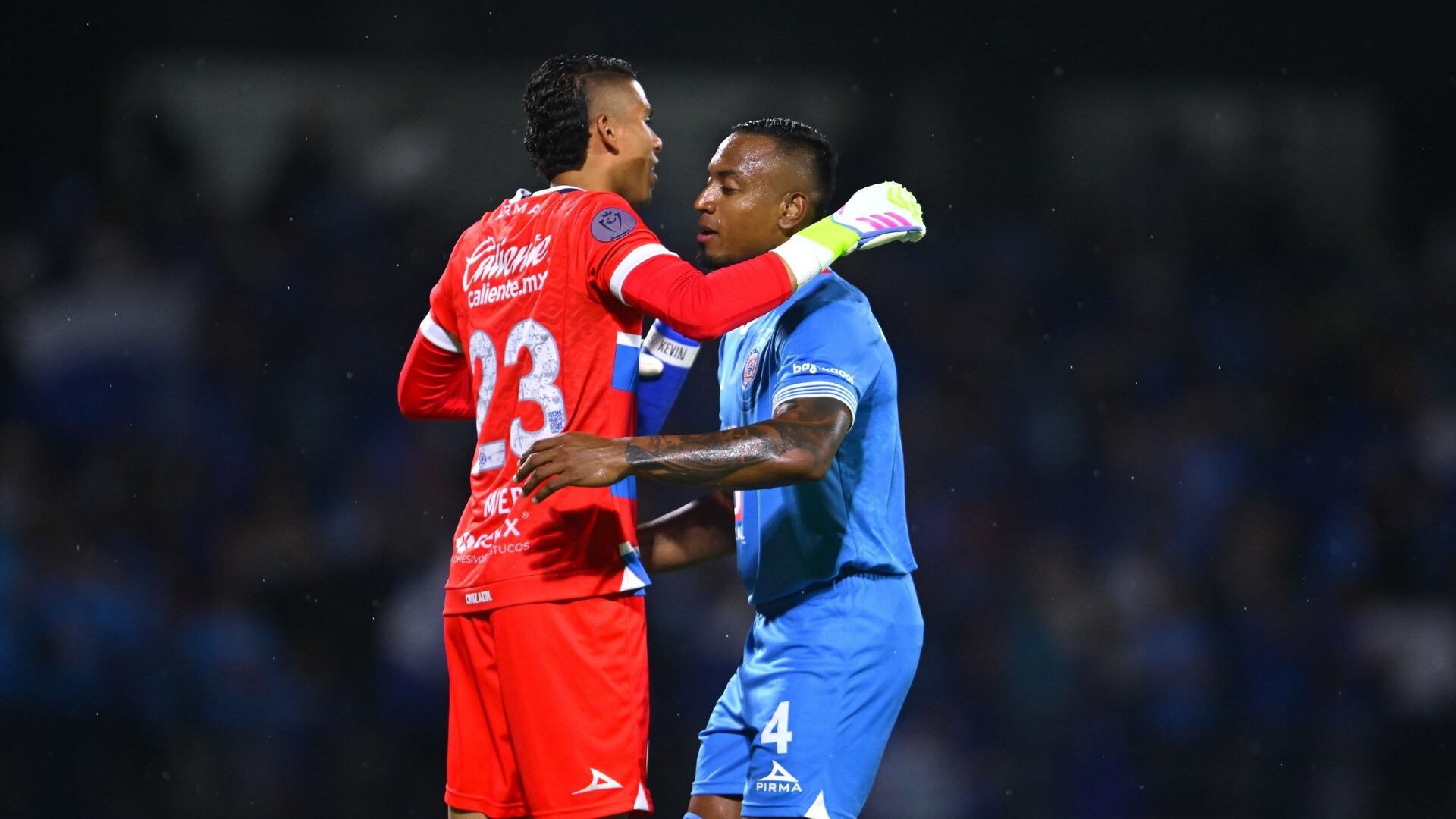 Kevin Mier y Willer Ditta - Foto: Redes sociales del Cruz Azul tomada el 19 de octubre del 2025