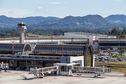 Inician protestas de agentes de Migración en el aeropuerto José María Córdova