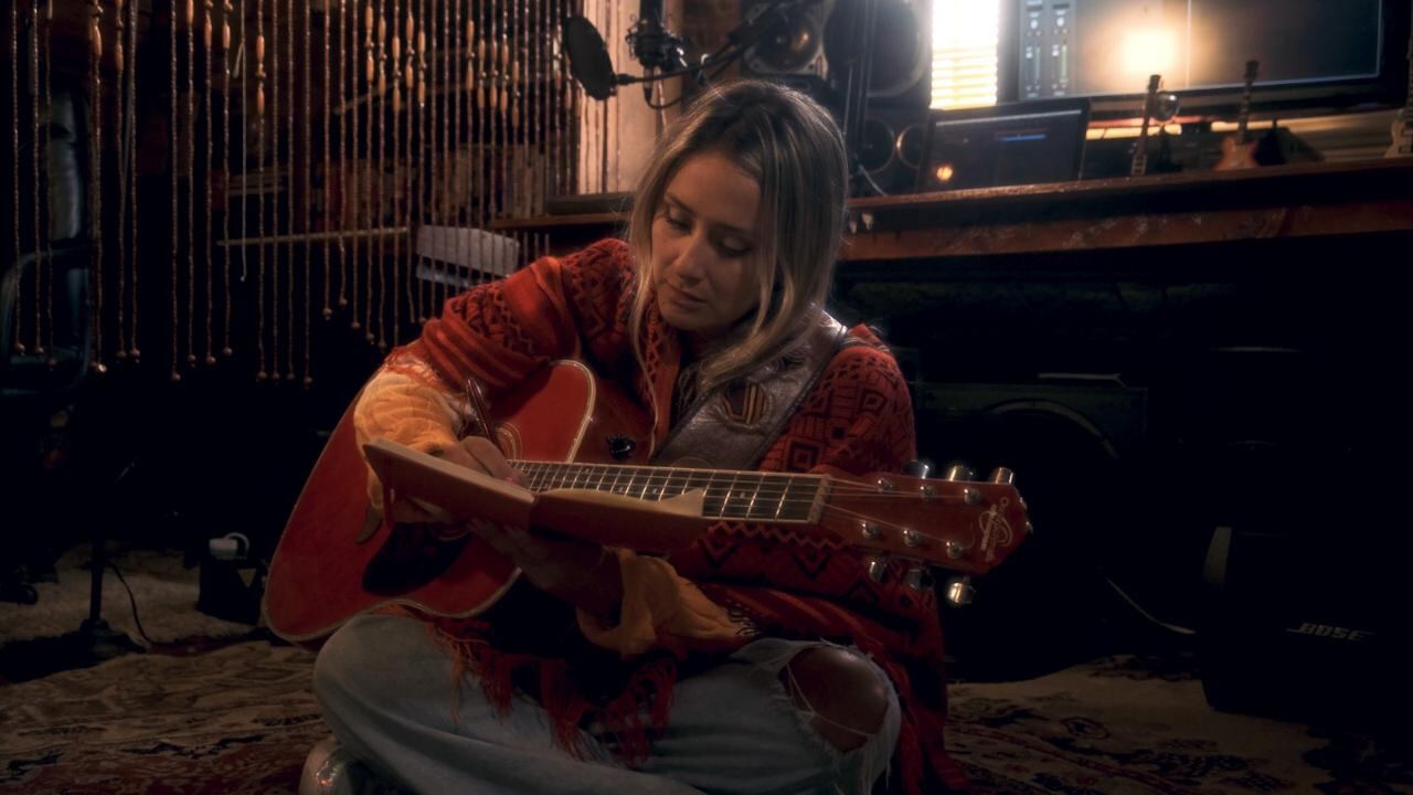 Ana Ro presenta 'No Vengas Por Mi'