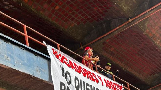 En el Colombia hicieron retirar una pancarta que promovía el juego limpio en un estadio