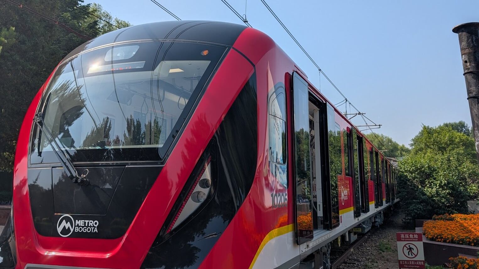 Foto entregaron los dos primeros trenes del Metro de Bogotá, la ceremonia fue en China.