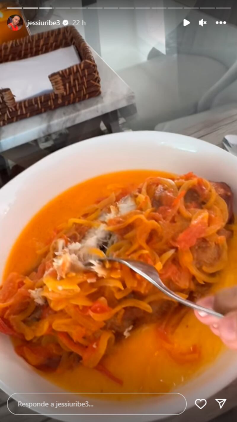 Jessi Uribe mostró el sudado de pescado que le hizo Paola Jara