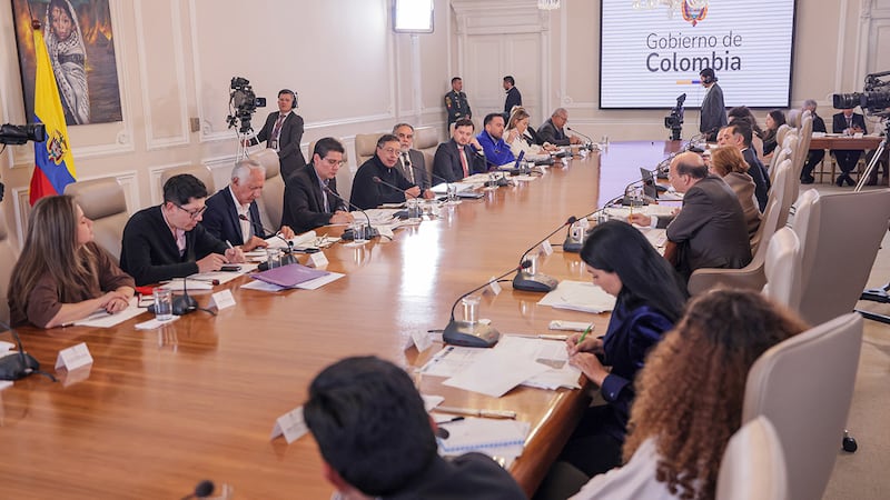 Petro apuntó contra el Grupo Aval y el GEA pidiéndoles que devuelvan el dinero de las concesiones viales