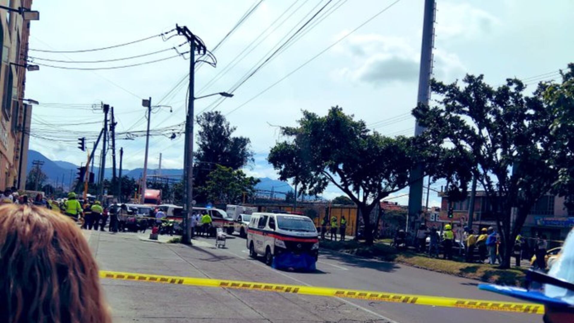 Una patrulla de la Policía atropelló a una mujer en Bogotá: la mujer perdió la vida en el lugar